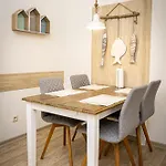 Fineapartment بيت ضيافة 3*